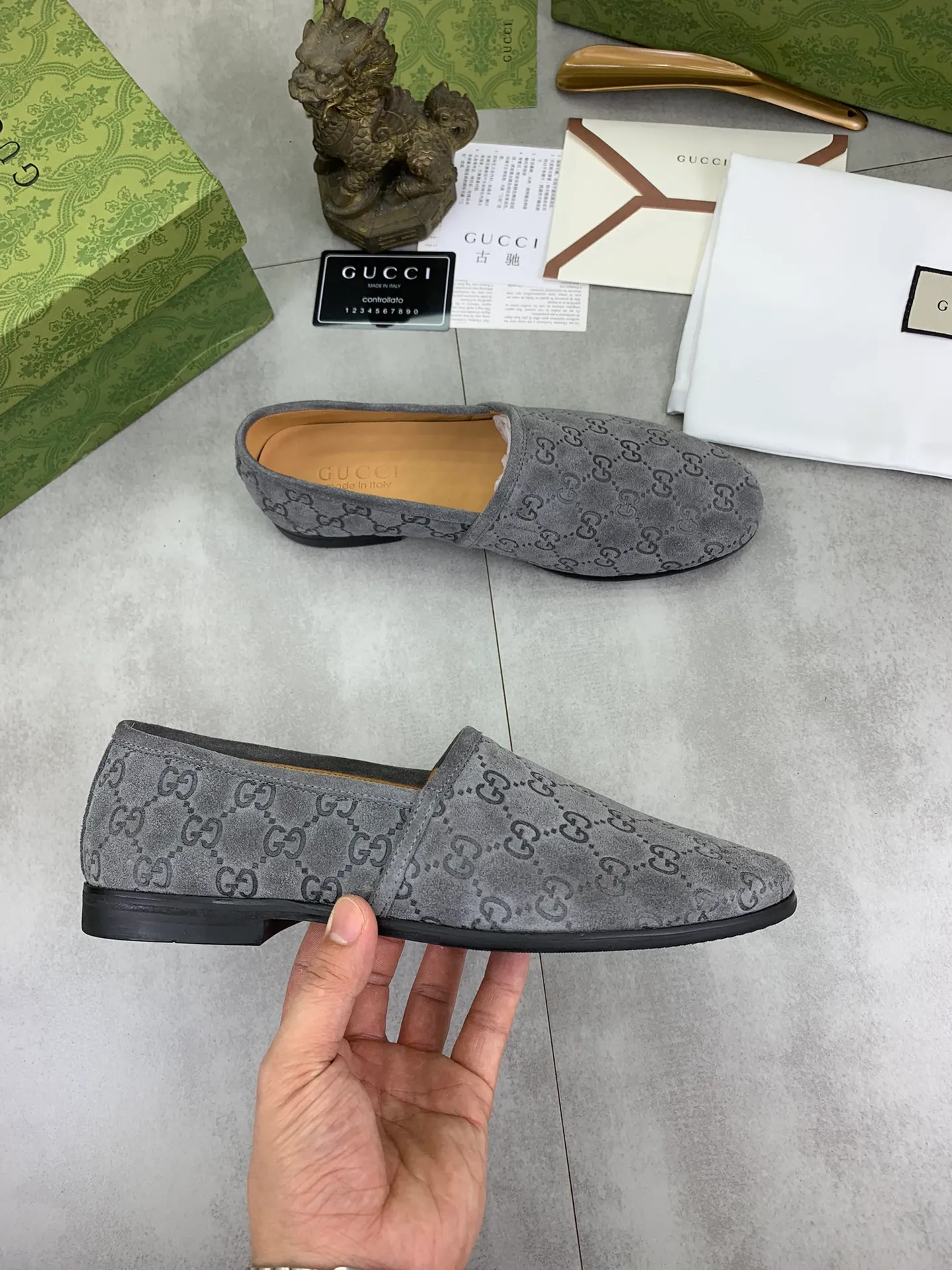 Men's Men's Shoes 💰P500💰【New Style】Water-dyed Niuli Gucci's most popular selection of lazy slip-on leather shoes (Gucci) official website latest Gucci lazy leather shoes, hot style 💥 simple and elegant style, exclusive for trendy men. Unique official website latest brand original double G embossing Elements 👑 Original Gucci decoration, fashionable and elegant, fabric original calfskin ✅ fully imported first-layer cowhide lining, official website designated wear-resistant, rubber business outsole, classic model taken at the counter in real life 🎬38-44 Various colors available